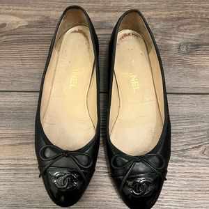 Chanel Black Lambskin and Patent Leather Ballet Flats 38